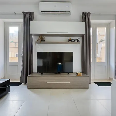 New To The Market - 2 Bedroom Unit 5 Minutes Walk From The By Sf Homes Appartamento