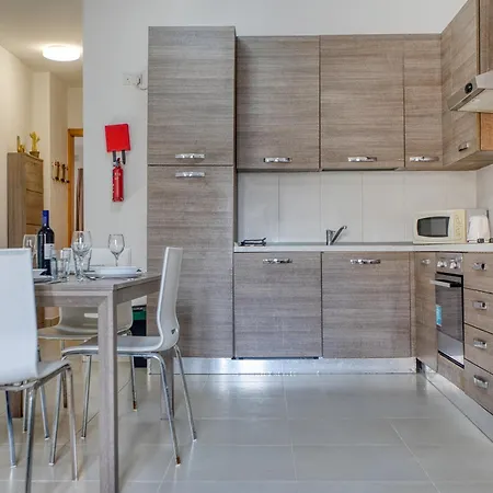 New To The Market - 2 Bedroom Unit 5 Minutes Walk From The By Sf Homes Sliema