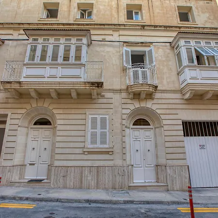 New To The Market - 2 Bedroom Unit 5 Minutes Walk From The By Sf Homes Appartamento