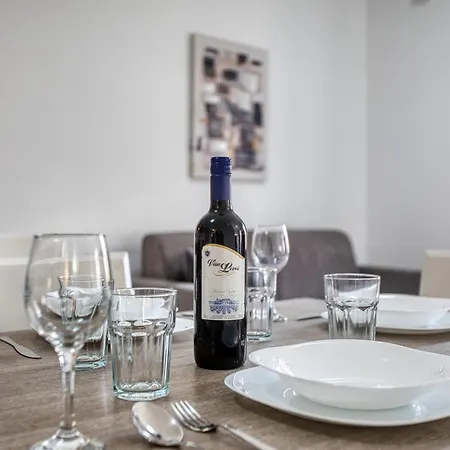Appartamento New To The Market - 2 Bedroom Unit 5 Minutes Walk From The By Sf Homes