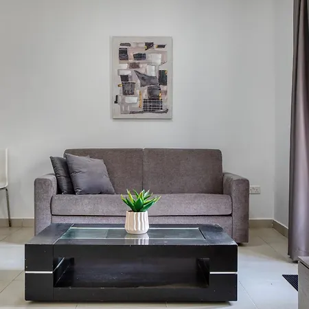 New To The Market - 2 Bedroom Unit 5 Minutes Walk From The By Sf Homes Sliema