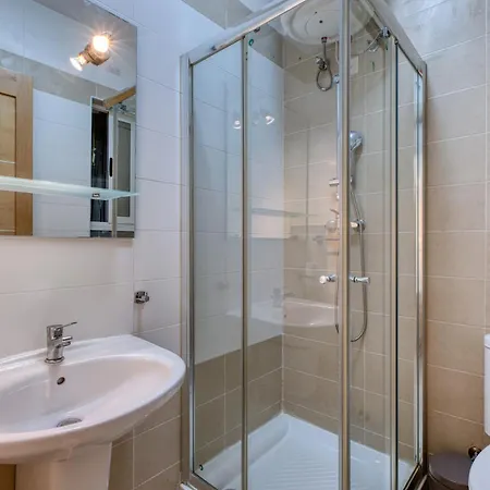 New To The Market - 2 Bedroom Unit 5 Minutes Walk From The By Sf Homes Appartamento Sliema