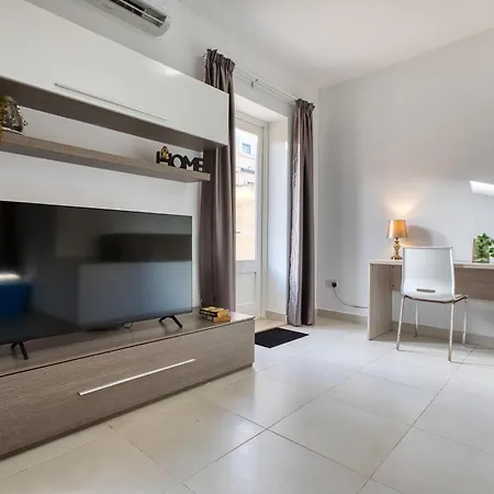 New To The Market - 2 Bedroom Unit 5 Minutes Walk From The By Sf Homes * Sliema