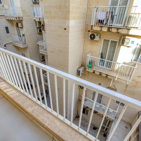 New To The Market - 2 Bedroom Unit 5 Minutes Walk From The By Sf Homes Sliema
