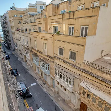 New To The Market - 2 Bedroom Unit 5 Minutes Walk From The By Sf Homes Appartamento