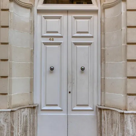 New To The Market - 2 Bedroom Unit 5 Minutes Walk From The By Sf Homes Sliema