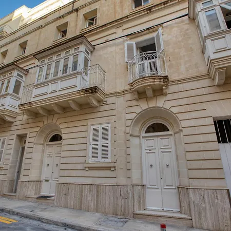 New To The Market - 2 Bedroom Unit 5 Minutes Walk From The By Sf Homes Appartamento Sliema