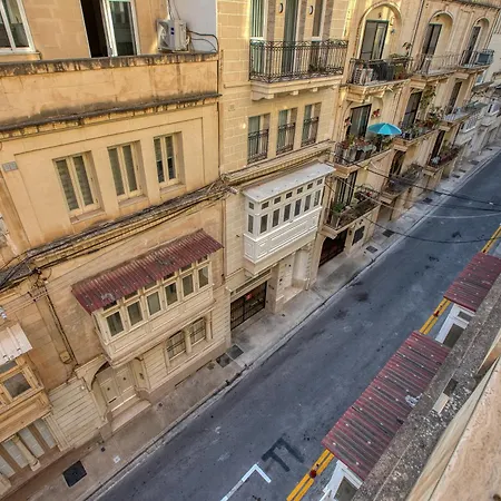 New To The Market - 2 Bedroom Unit 5 Minutes Walk From The By Sf Homes Appartamento *